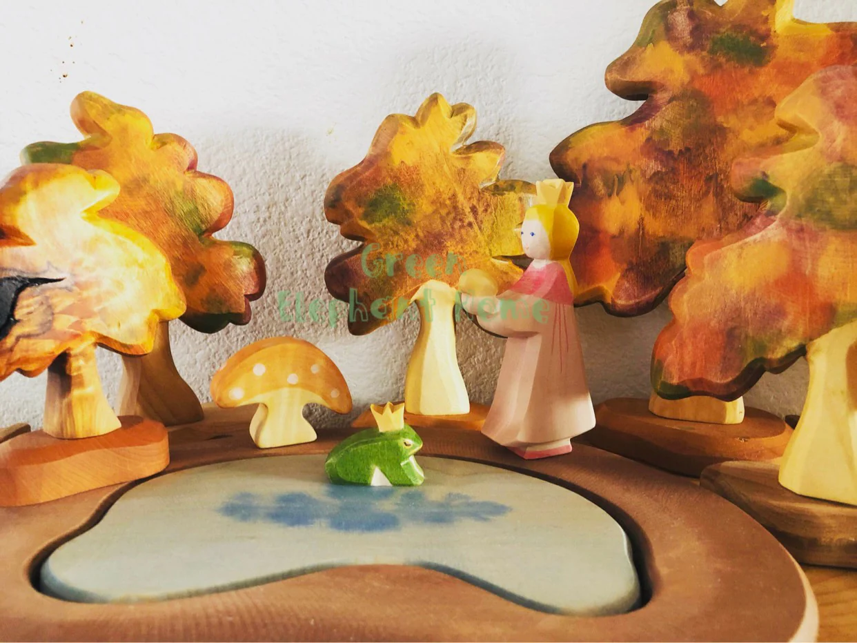 Handcrafted Open Ended Wooden Toy Figure Fairy Tale - Frog King and Princess - Image 4