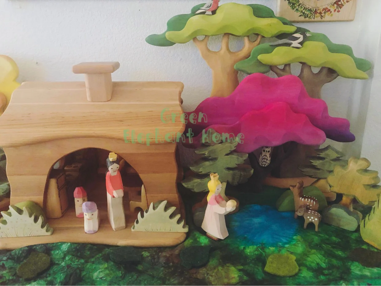 Handcrafted Open Ended Wooden Toy Figure Fairy Tale - Frog King and Princess - Image 5